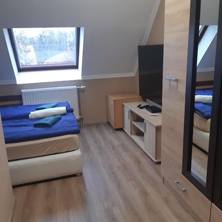 Bajnok Apartman เฮวิซ ภายนอก รูปภาพ