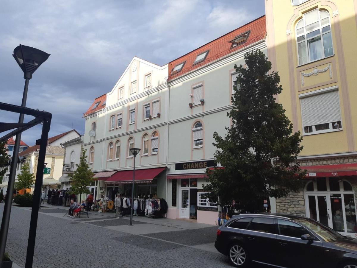 Bajnok Apartman เฮวิซ ภายนอก รูปภาพ