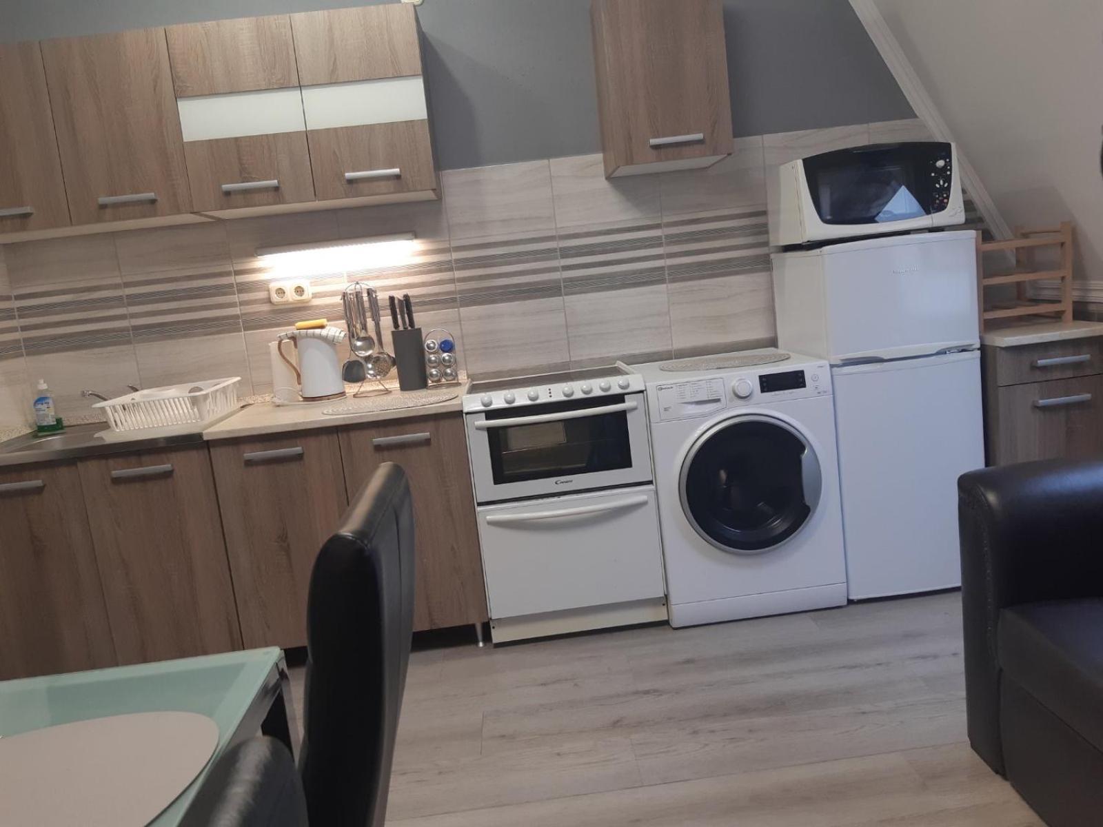 Bajnok Apartman เฮวิซ ภายนอก รูปภาพ