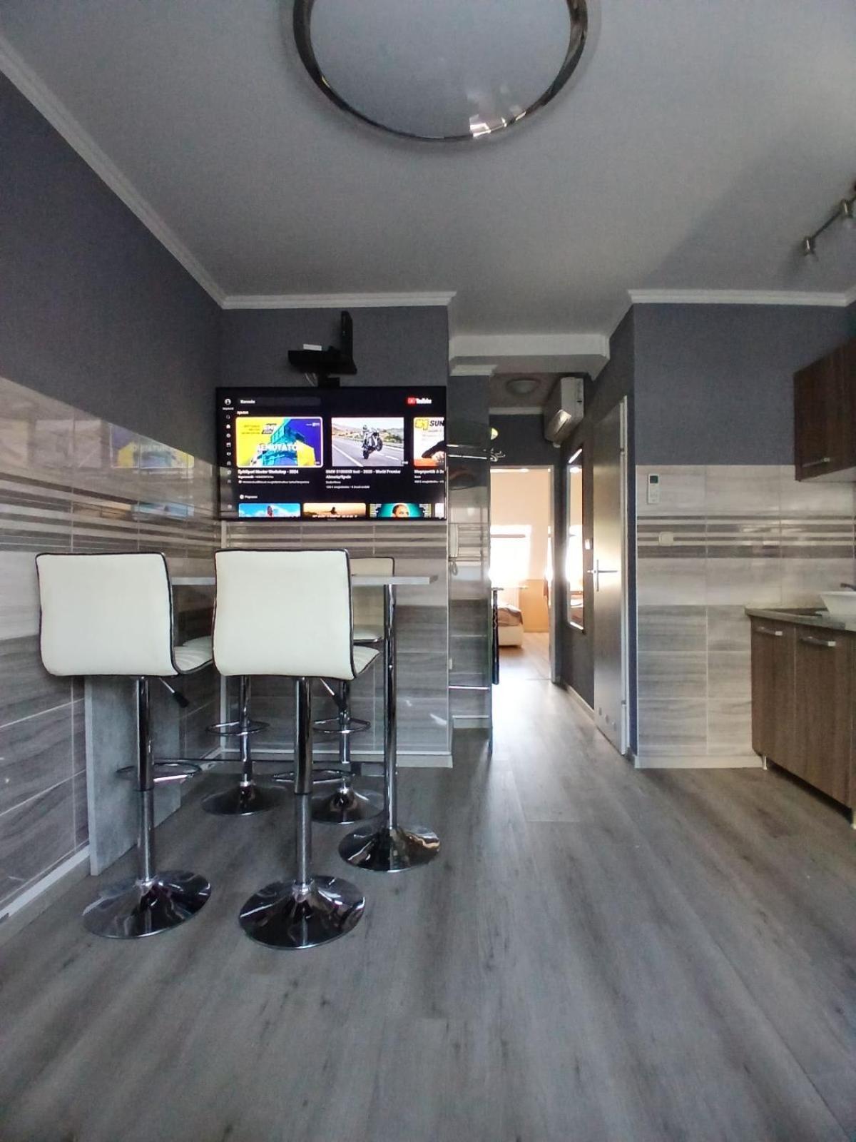 Bajnok Apartman เฮวิซ ภายนอก รูปภาพ