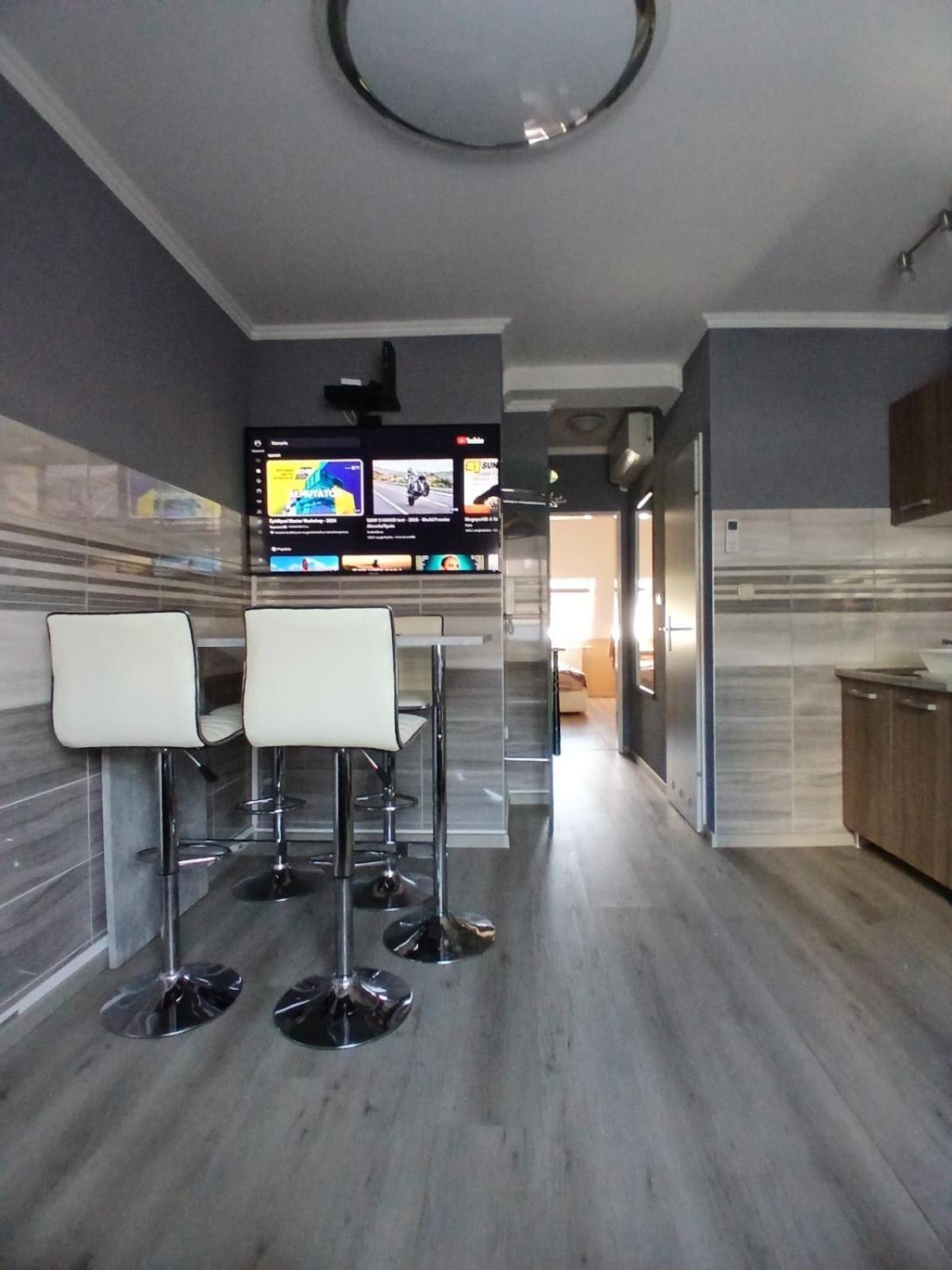 Bajnok Apartman เฮวิซ ภายนอก รูปภาพ